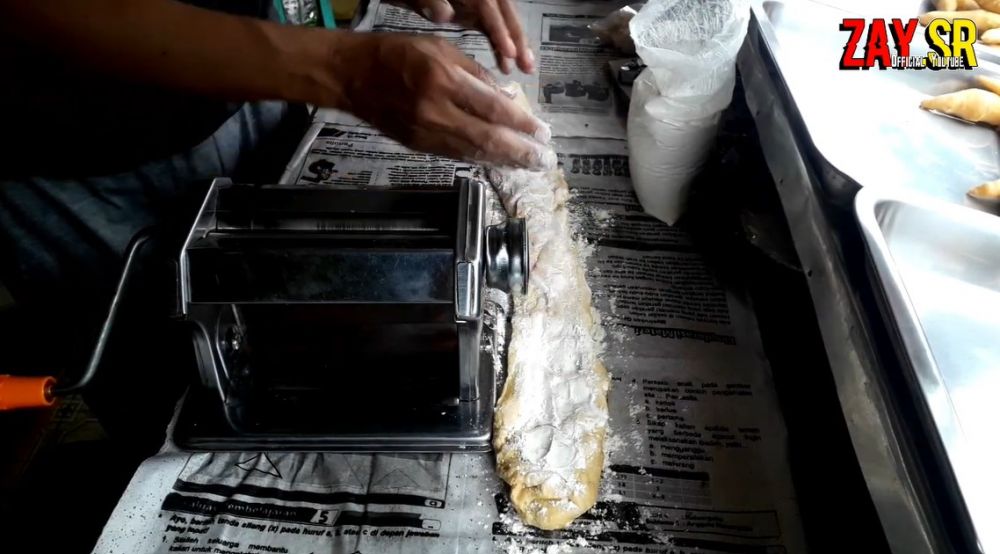 Trik mengatasi adonan molen terlalu lembek supaya tak saling menempel dan lengket