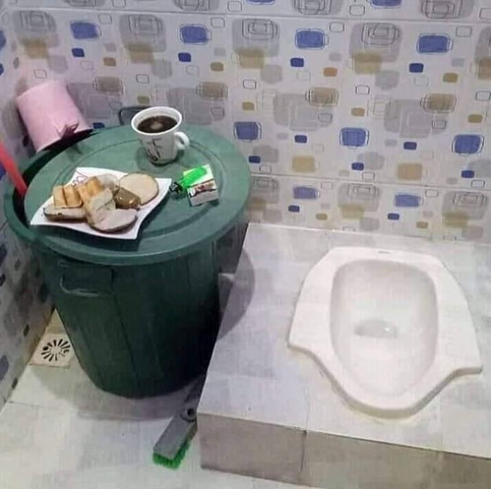 kelakuan nyeleneh orang di kamar mandi © Berbagai sumber