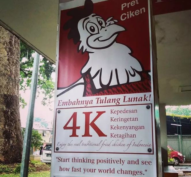 Spanduk kocak nama warung fried chicken Berbagai sumber