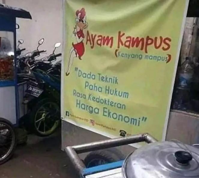 Spanduk kocak nama warung fried chicken Berbagai sumber