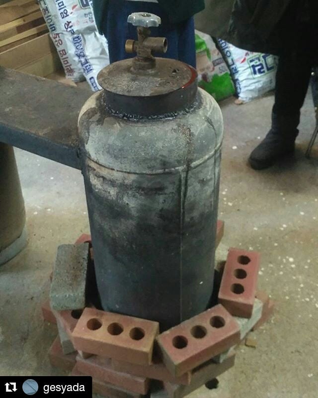 orang pakai tabung gas nyeleneh banget © berbagai sumber