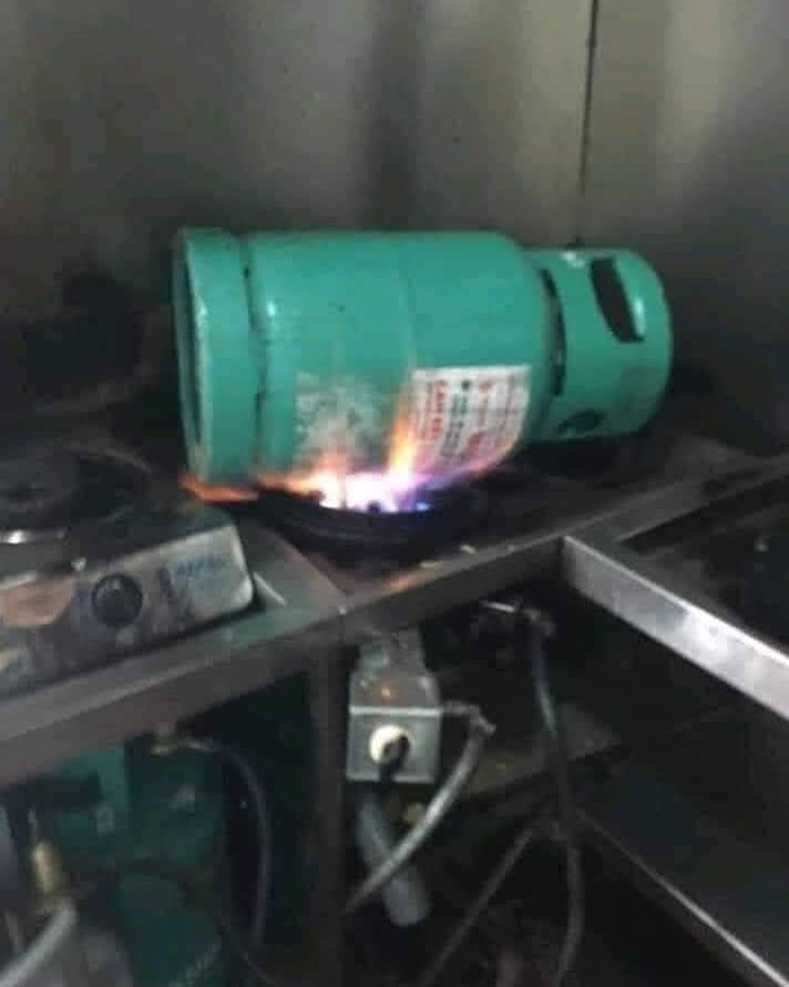 orang pakai tabung gas nyeleneh banget © berbagai sumber