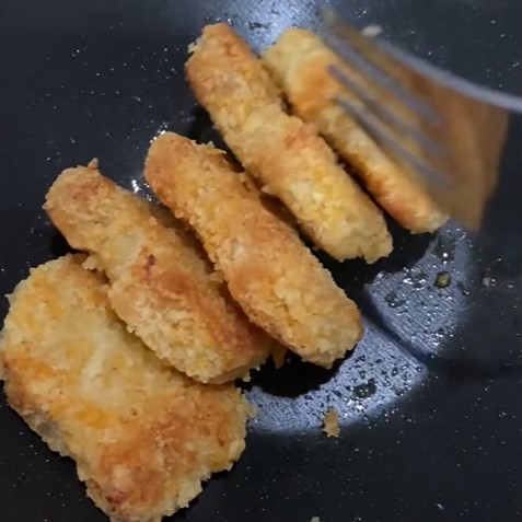 Bukan pakai air fryer, ini trik goreng nugget tanpa minyak agar tetap renyah