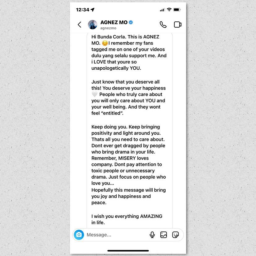 reaksi bunda corla saat dapat DM dari agnez mo © berbagai sumber reaksi bunda corla saat dapat DM dari agnez mo © berbagai sumber