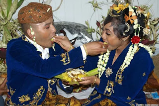 nikah pakai adat Jawa dijuluki crazy rich © 2023 brilio.net nikah pakai adat Jawa dijuluki crazy rich © 2023 brilio.net