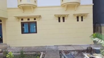 Dulu terbengkalai, begini 7 penampakan rumah Tiko selesai dicat ulang bak istana