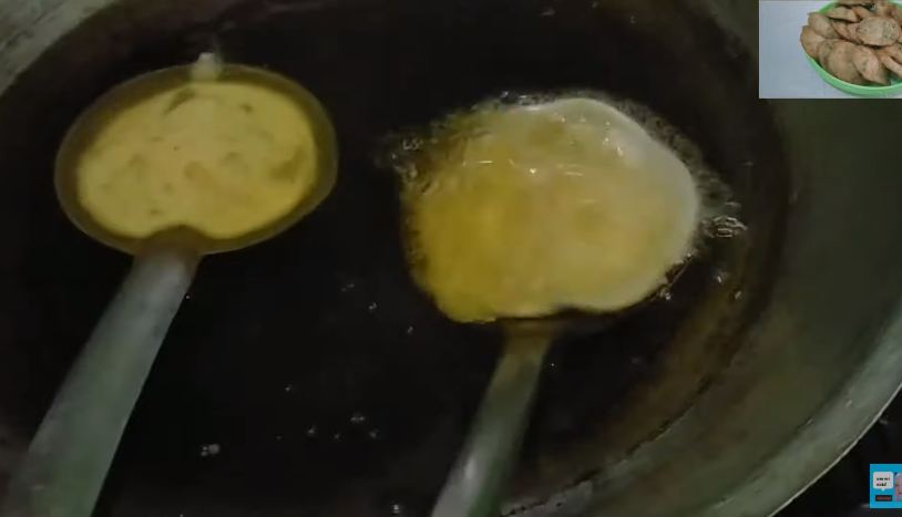 Tak banyak yang tahu, ini trik membuat centong sayur untuk cetakan bakwan agar tidak lengket