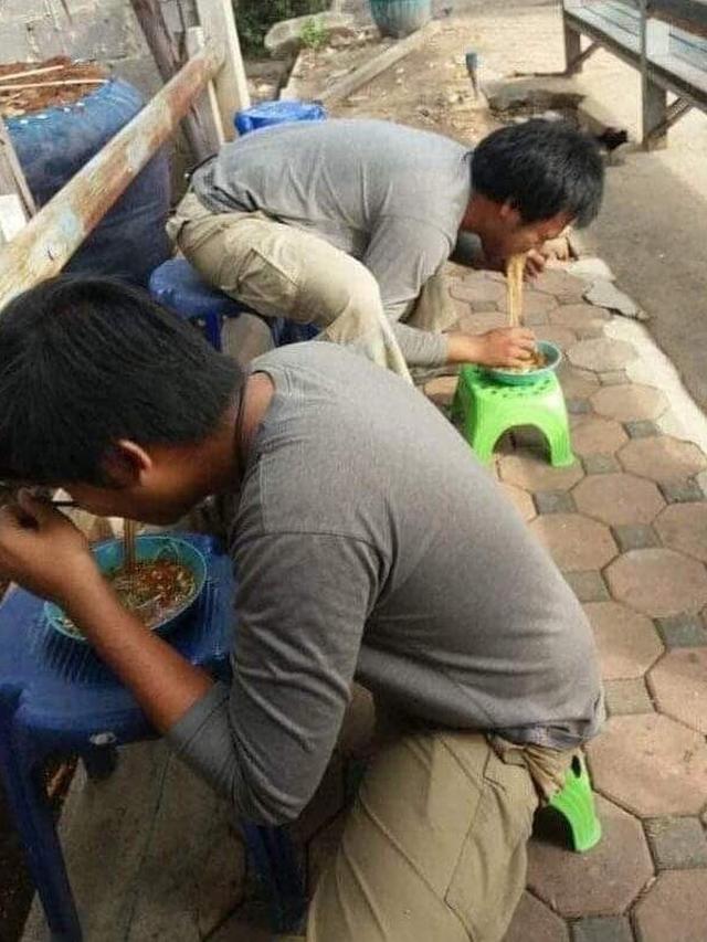 orang mempersulit diri saat makan © berbagai sumber