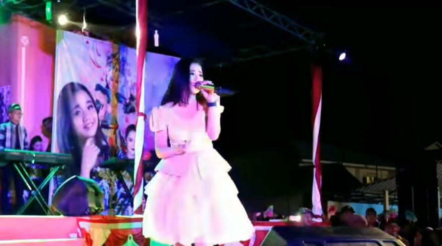 jebolan D'Academy manggung di hajatan kampung © berbagai sumber