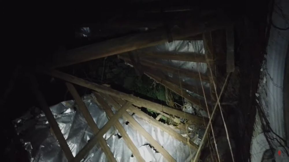 rumah lawas Iis Sugianto terbengkalai © YouTube/Bang Satria