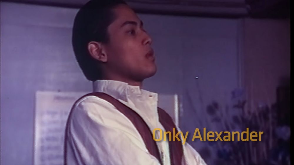 Jadi aktor populer era 90-an, intip 9 potret tampan Onky Alexander di film lawas