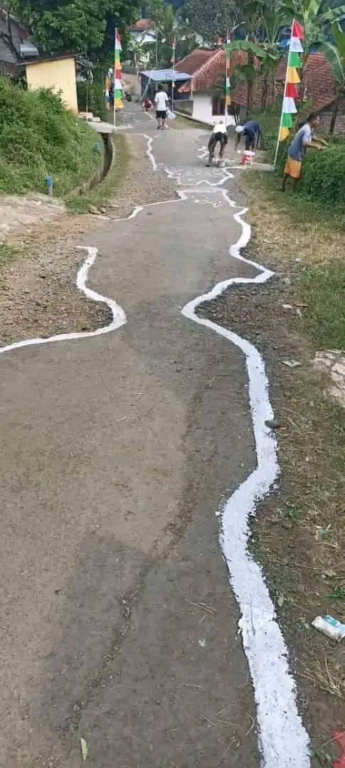 potret jalan berlubang © berbagai sumber