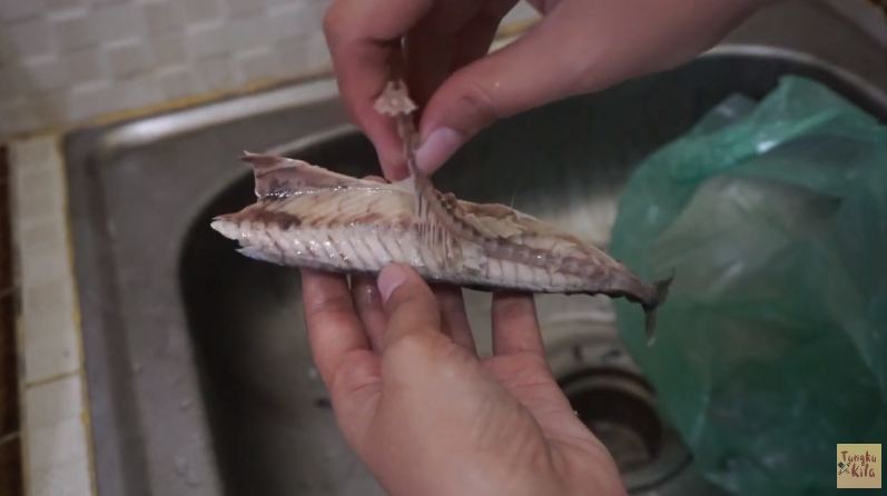 Cara mencuci ikan pindang keranjang agar bersih, tanpa duri dan antiamis