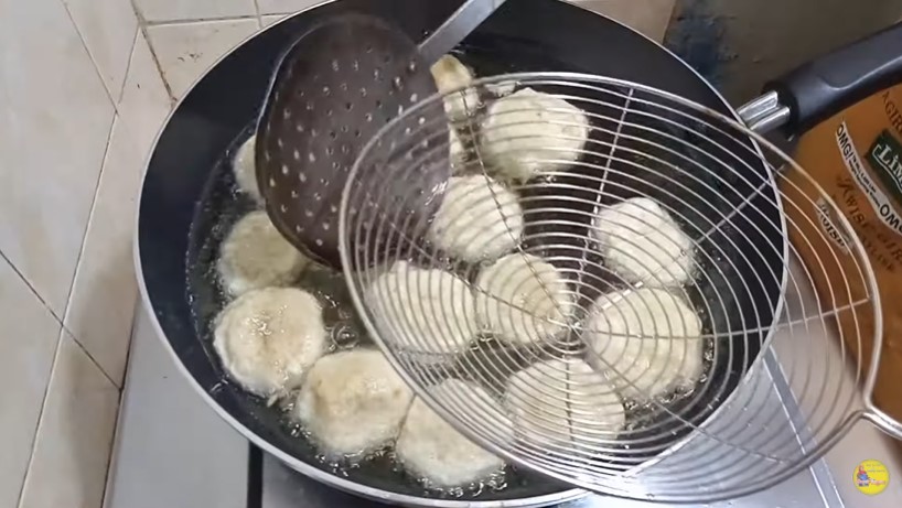 7 Cara bikin bakso goreng agar hasilnya mekar, empuk, dan tak mudah kempes