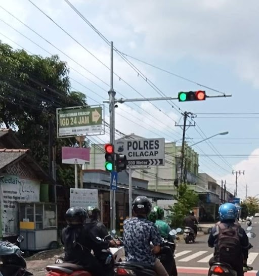 momen di lampu merah ini bikin bingung pengendara © berbagai sumber