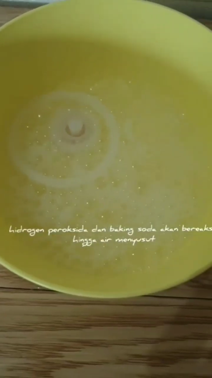 Cuma pakai dua bahan, ini cara hilangkan jamur membandel di tutup botol minum