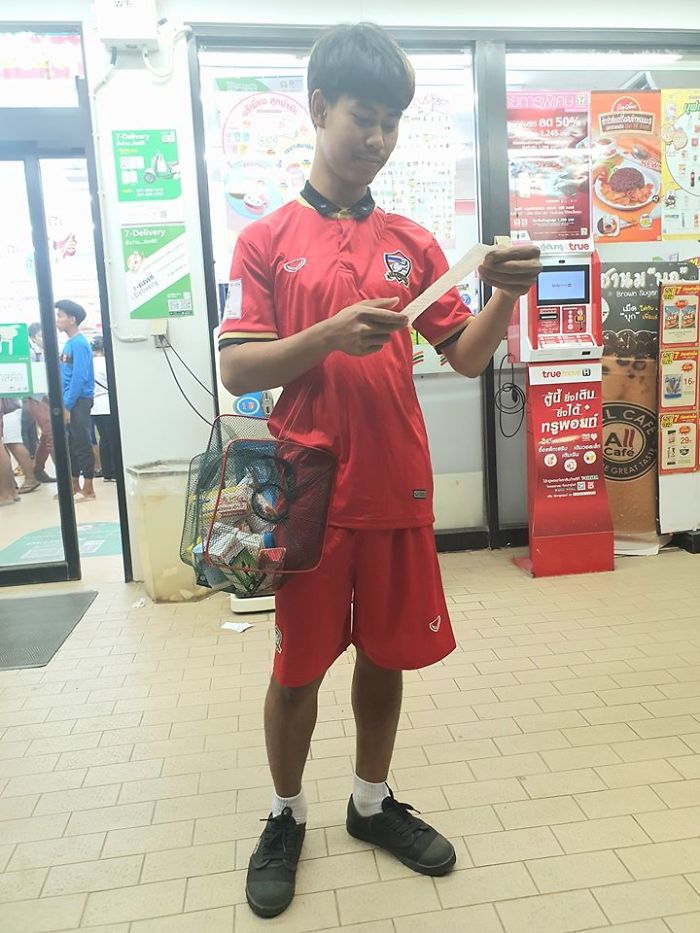 Potret lucu orang saat belanja © 2023 brilio.net Potret lucu orang saat belanja © 2023 brilio.net