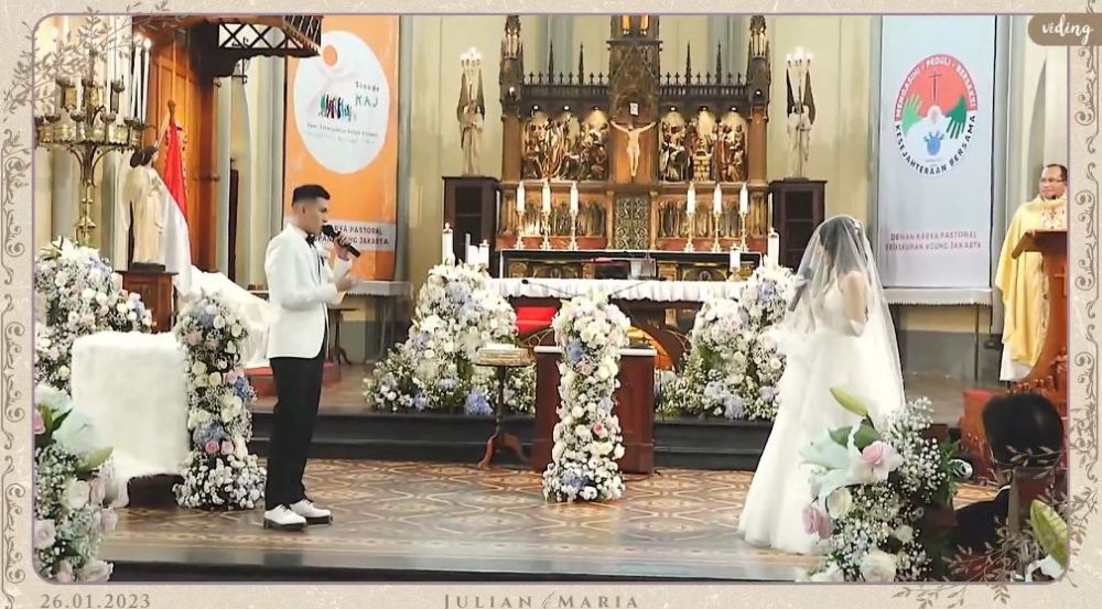 momen pemberkatan julian jacob dan mirriam eka © berbagai sumber