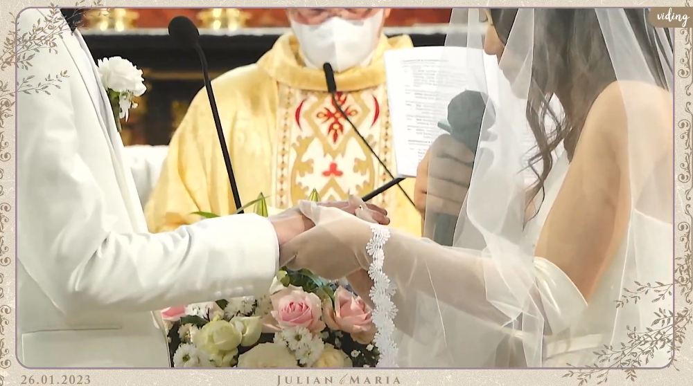 momen pemberkatan julian jacob dan mirriam eka © berbagai sumber