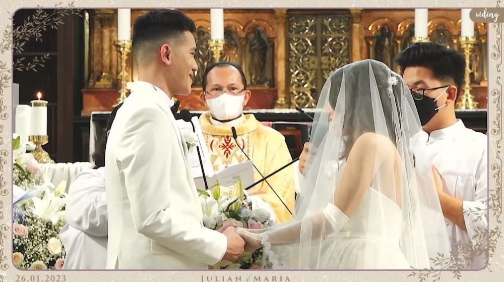 momen pemberkatan julian jacob dan mirriam eka © berbagai sumber