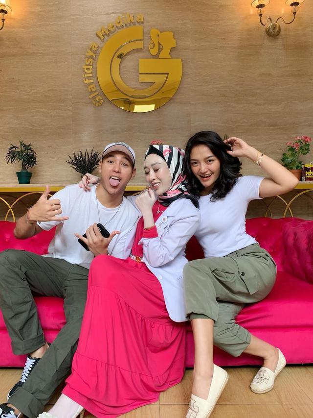 penyanyi bareng kakak ipar © instagram penyanyi bareng kakak ipar © instagram