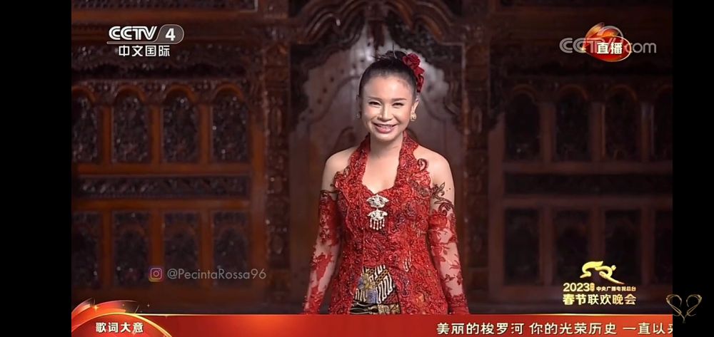 Gunakan kebaya Jawa dan nyanyi lagu Bengawan Solo, ini 8 potret Rossa tampil di stasiun TV China