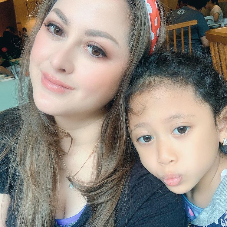 Jovanka Mardova penjual kue © berbagai sumber