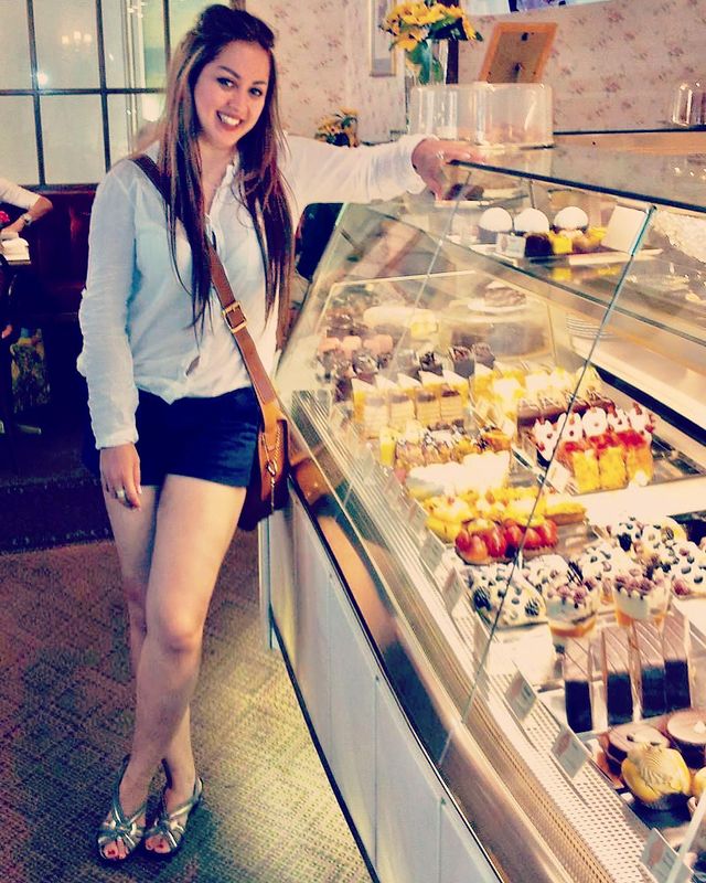 Jovanka Mardova penjual kue © berbagai sumber