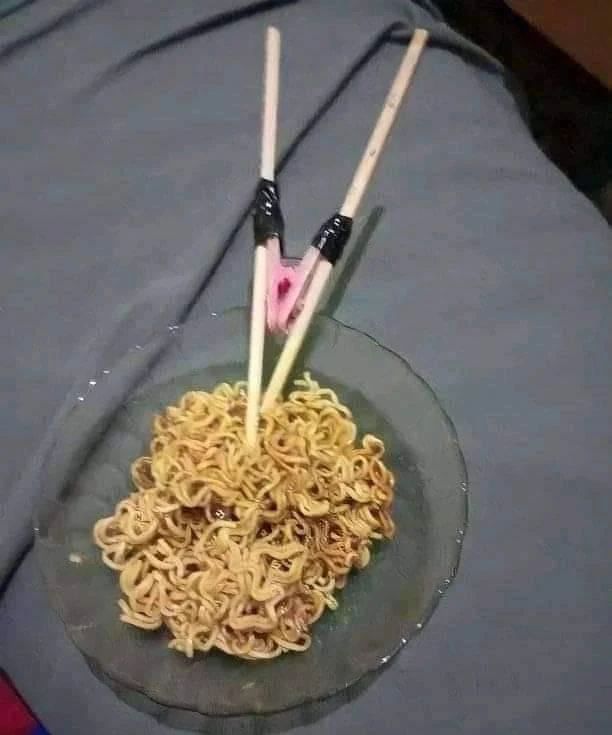 pakai peralatan makan © berbagai sumber pakai peralatan makan © berbagai sumber