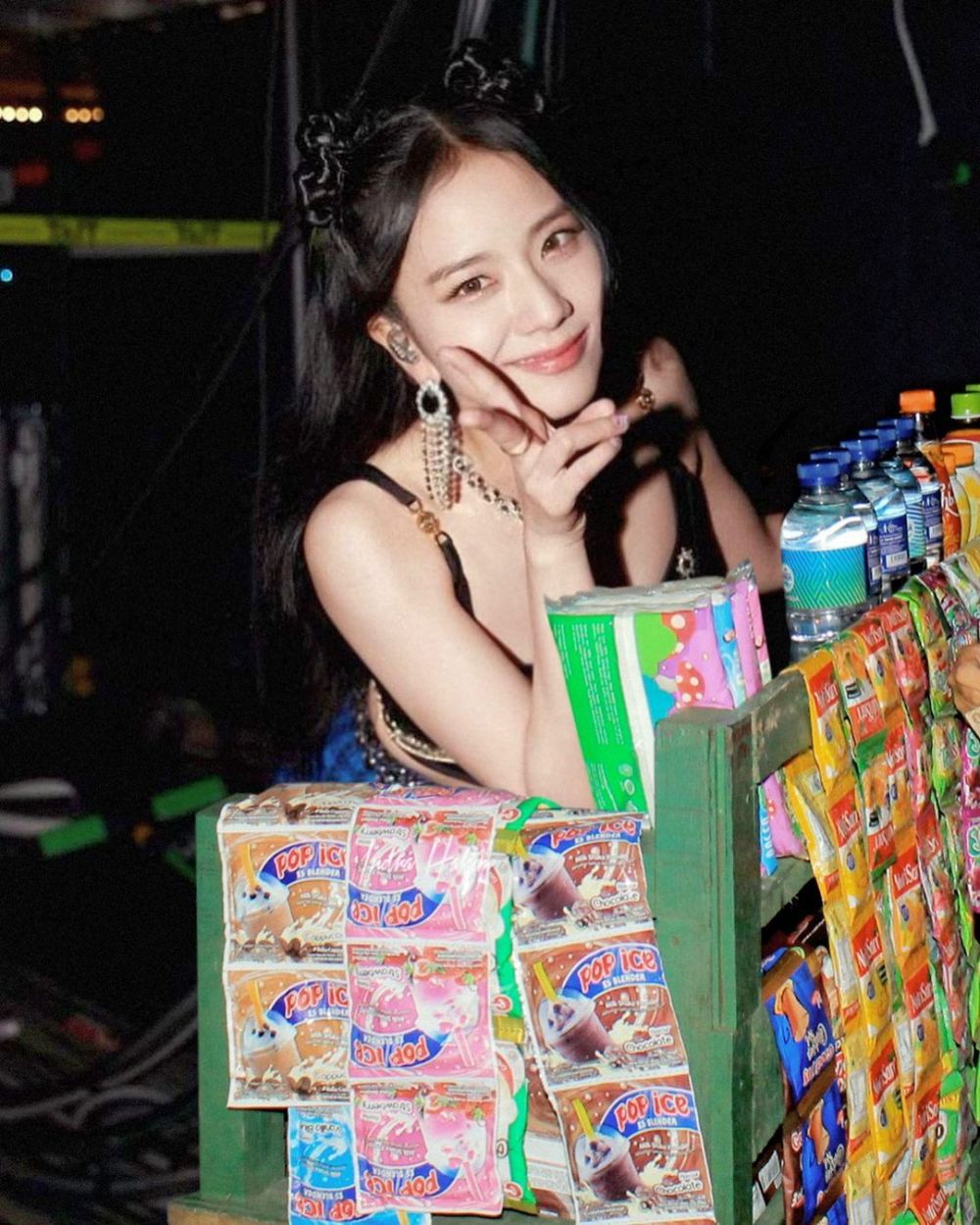 Foto editan artis top dunia kalau nongkrong di Indonesia Berbagai sumber Foto editan artis top dunia kalau nongkrong di Indonesia Berbagai sumber