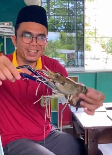 guru ini dapat hadiah tak terduga dari muridnya TikTok