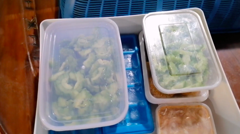 Bukan asal dimasukkan kulkas, ini cara simpan pare yang sudah diiris agar tetap segar dan tahan lama