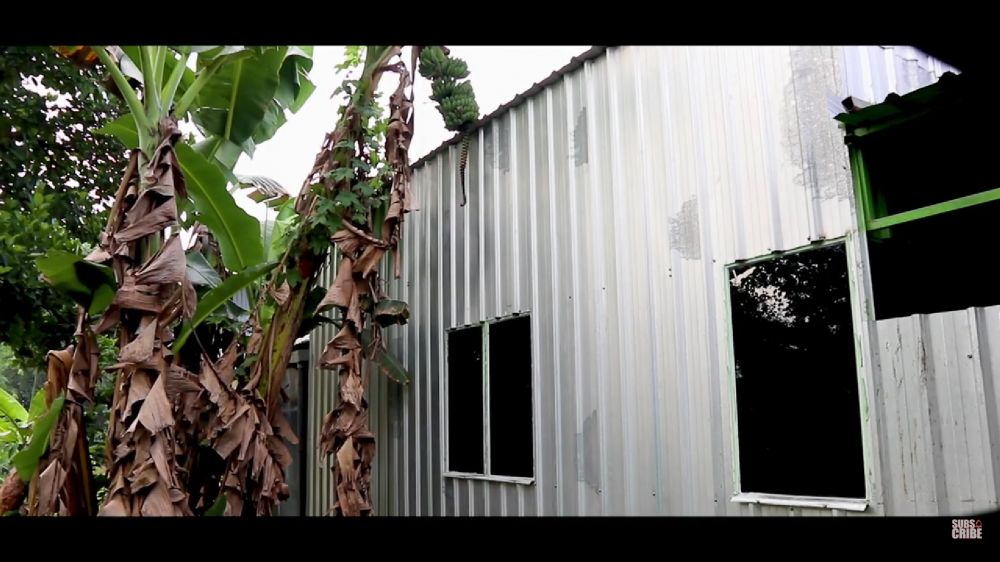 bangunan seng gudang dalamnya estetik © YouTube/mas aim