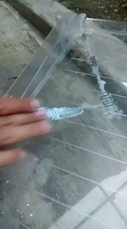 Tak perlu diganti baru, ini cara memperbaiki rak kulkas yang patah