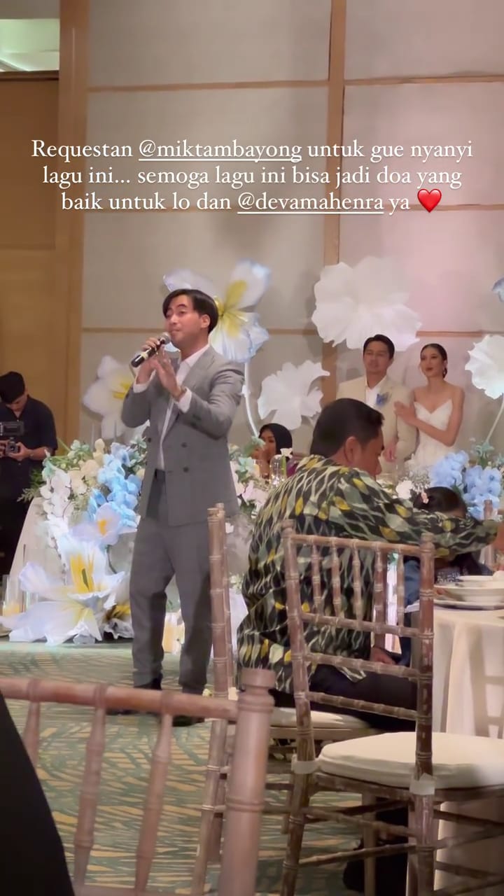 Gaya 9 seleb hadiri pernikahan Mikha Tambayong dan Deva Mahenra, Nikita Willy tampil memukau