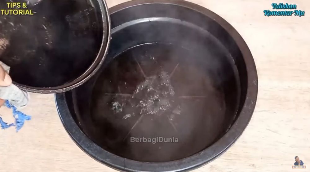 Cara membersihkan kerak tungku kompor gas ini cuma pakai 2 bahan dapur, kinclong seperti baru