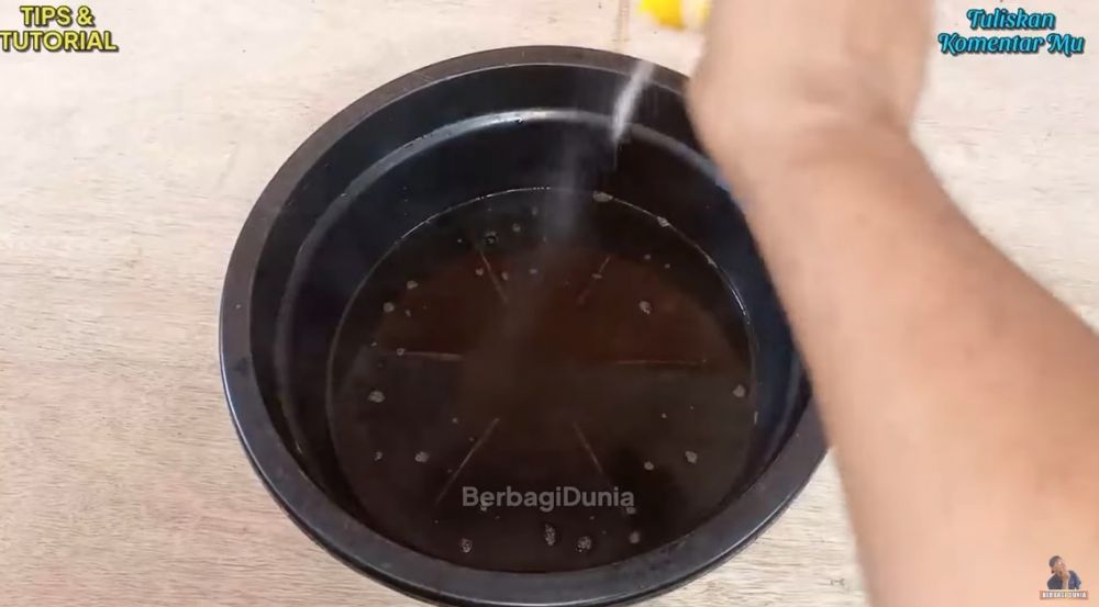 Cara membersihkan kerak tungku kompor gas ini cuma pakai 2 bahan dapur, kinclong seperti baru