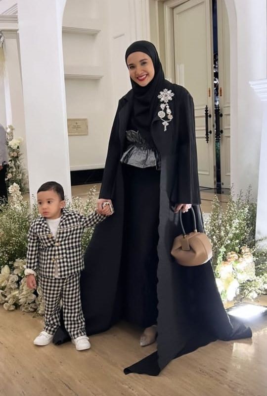 gaya seleb di pernikahan kiky saputri © instagram gaya seleb di pernikahan kiky saputri © instagram