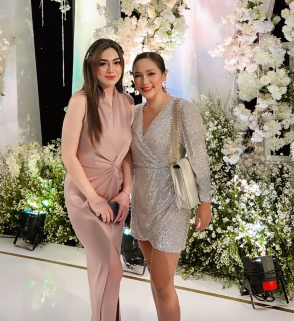 gaya seleb di pernikahan kiky saputri © instagram