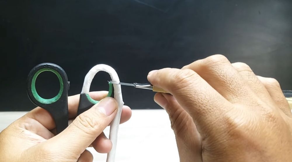 Jangan langsung dibuang, begini cara mudah memperbaiki gagang gunting yang patah