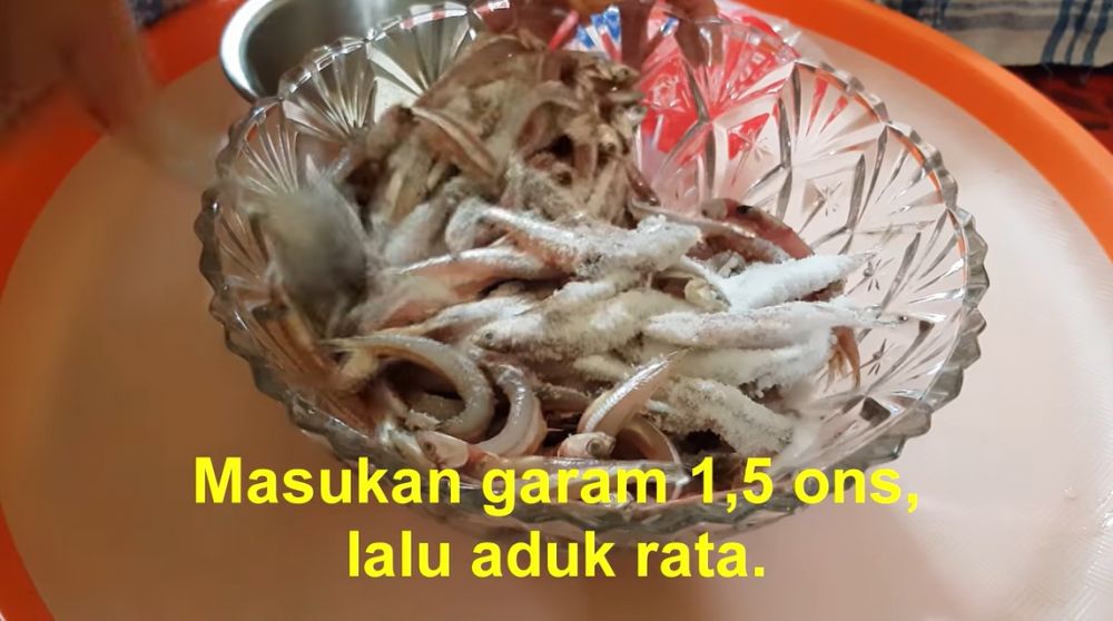 7 Cara membuat kecap ikan homemade, tahan lama sampai setahun