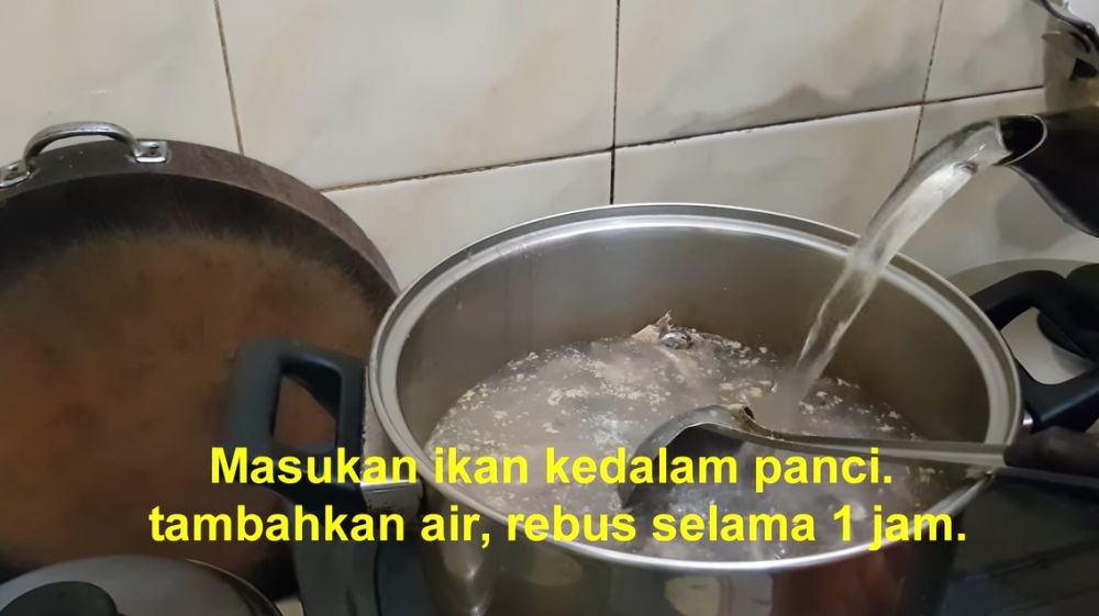 7 Cara membuat kecap ikan homemade, tahan lama sampai setahun