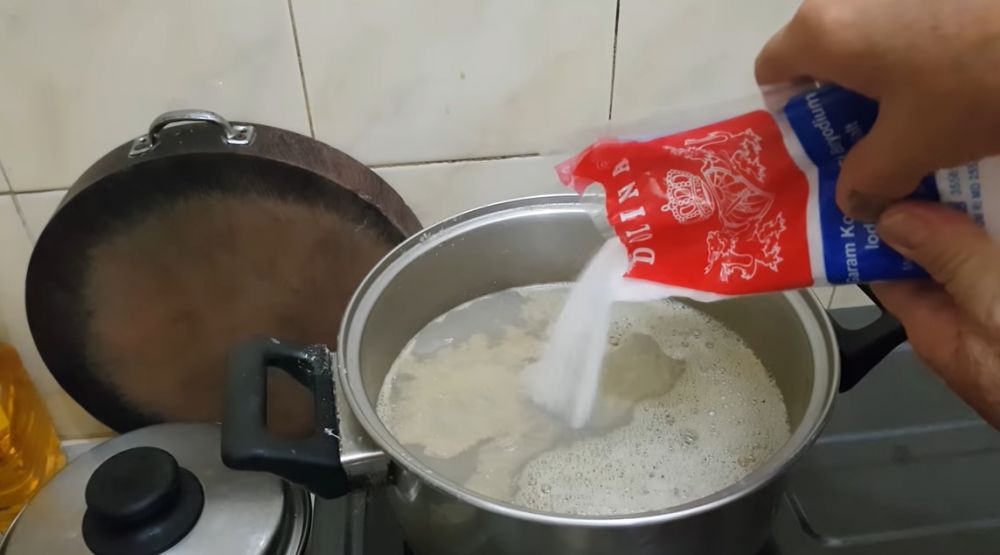 7 Cara membuat kecap ikan homemade, tahan lama sampai setahun