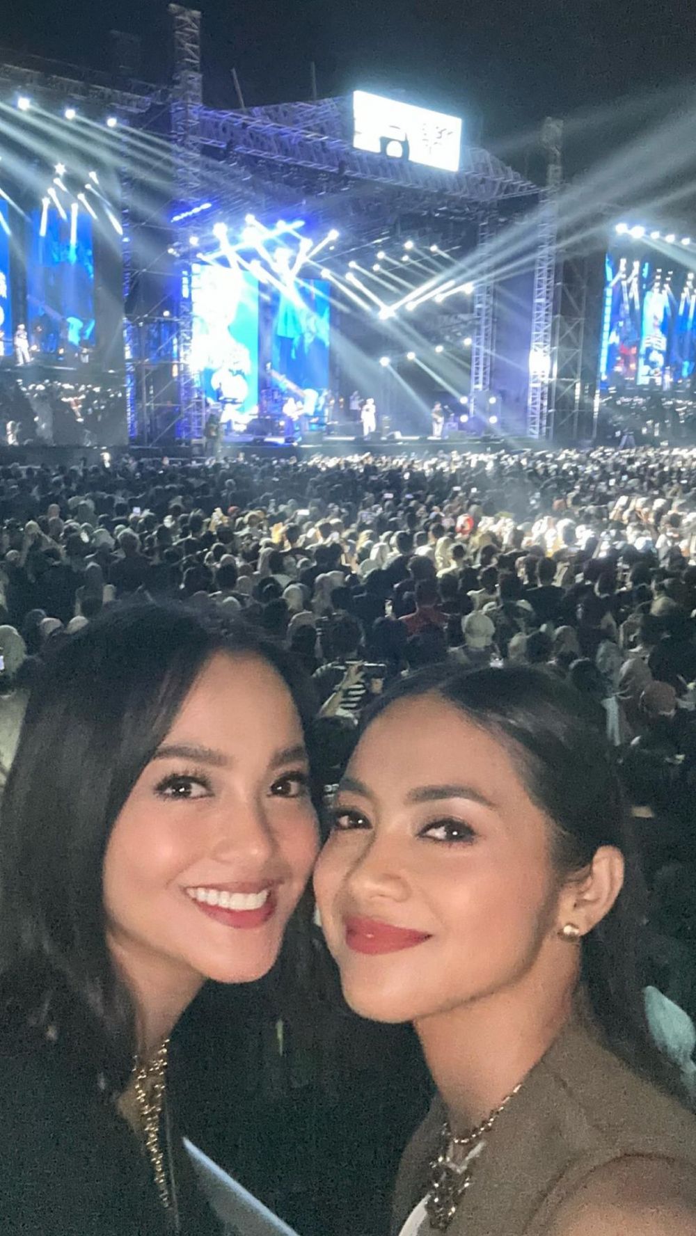 seleb nonton konser sheila © instagram