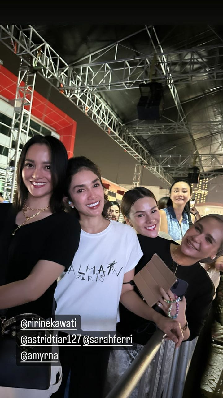 seleb nonton konser sheila © instagram