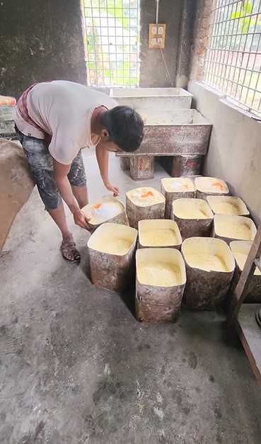 Pembuatan sejenis keripik di India ini disebut paling nggak higienis, ini 11 fotonya