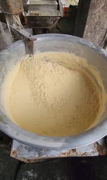 Pembuatan sejenis keripik di India ini disebut paling nggak higienis, ini 11 fotonya