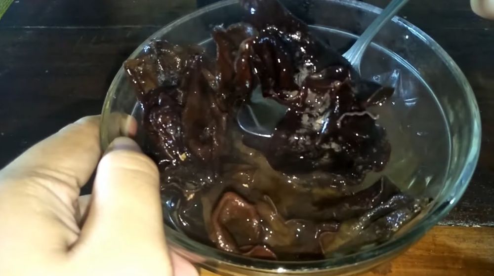 Tak perlu waktu lama, begini cara mengolah jamur kuping kering agar teksturnya kenyal
