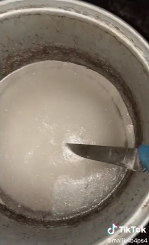 Warganet ini niat menanak nasi malah jadi es batu, cerita di baliknya bikin nyesek sekaligus ketawa