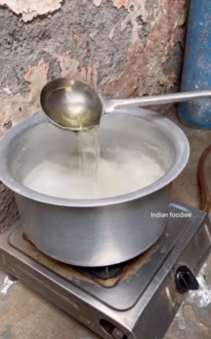 11 Foto pembuatan gulali di India ini bawa memori masa kecil, disebut nggak higienis